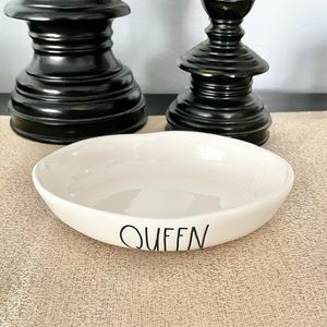 🆕Rae Dunn QUEEN Ceramic Pet Bowl